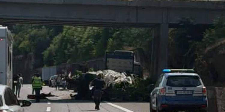 Tragico incidente sulla A18 Messina-Catania: morto un camionista, traffico in tilt
