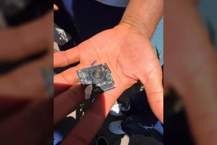 Dois policiais militares são afastados das funções em colégio cívico-militar do Paraná após alunas denunciarem câmera instalada no banheiro