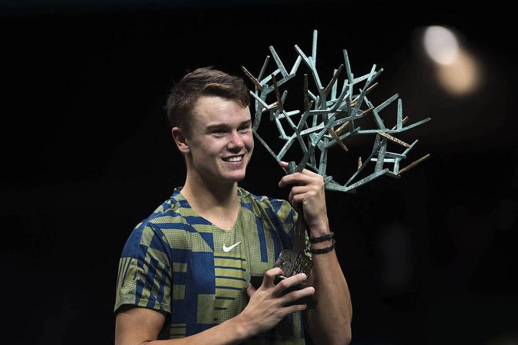 Le jeune Holger Rune vainqueur de Novak Djokovic en finale du Rolex Paris Master en novembre dernier.