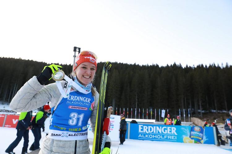 BIATHLON- A Pokljuka, l'Allemande Denise Herrmann a remporté avec succès le deuxième individuel de la saison. Elle devance la Suédoise Hannah Oeberg et Anaïs Bescond qui remonte sur la boîte pour la première fois depuis presque deux ans !