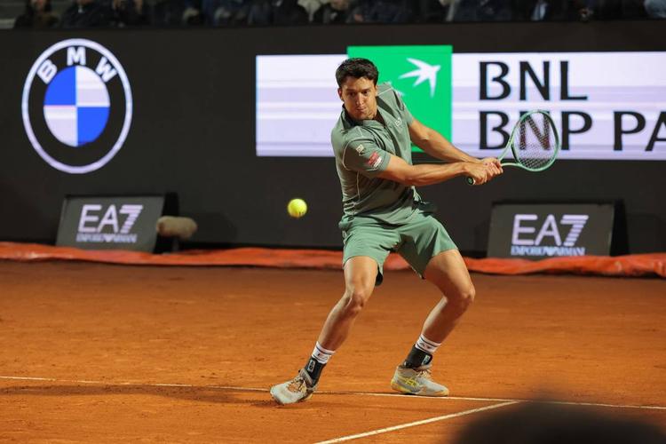 Internazionali, una notte indimenticabile: Darderi sconfigge Jodar in tre set e vola in semifinale