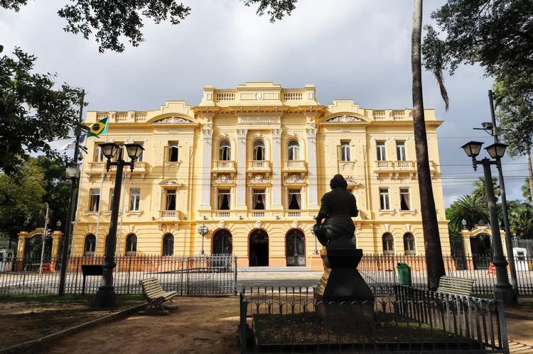 Tradições familiares, viradas e tragédias: eleições em Pernambuco são marcadas por disputas históricas