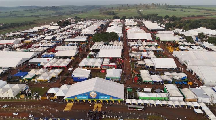 Agrishow: 'cidade de máquinas agrícolas' leva pessoas do Brasil e do mundo ao interior de São Paulo