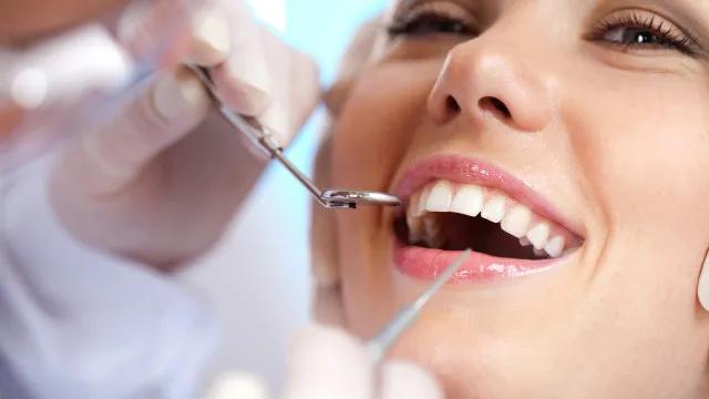 8 sinais de que está na hora de marcar uma consulta com o dentista