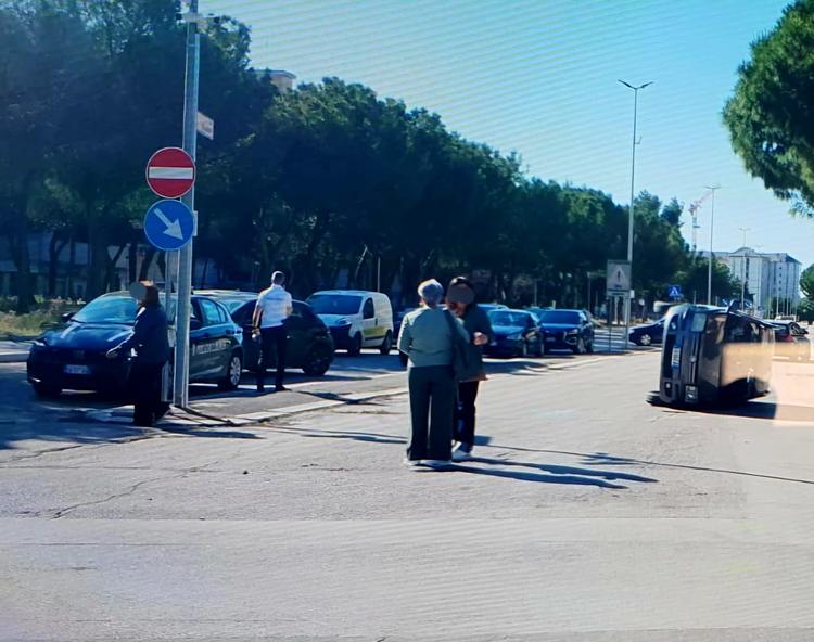 Foggia, scontro tra due auto: tre feriti