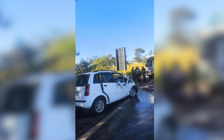 Motorista de carro morre após bater de frente com caminhão canavieiro em Nhandeara