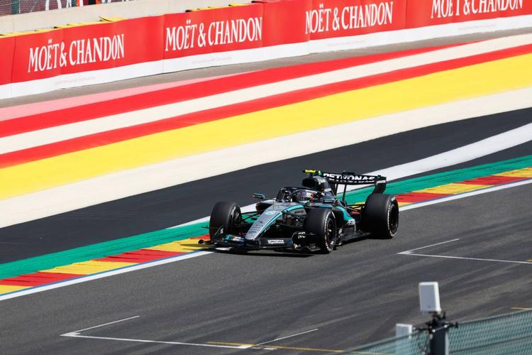 F1, Antonelli torna alla vittoria in Belgio su un indomito Leclerc. Hamilton 4°