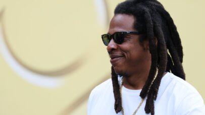 Jay-Z detona Drake, Kanye West e Nicki Minaj em um rap freestyle acalorado no Roots Picnic