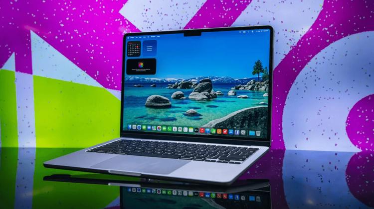 a side view of the 15-inch m5 apple macbook air