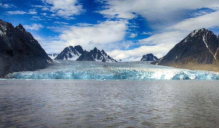 Spitzbergens Gletscherfronten weichen in Rekordtempo