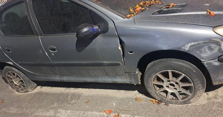 Carro com frase inusitada e sinais de abandono é removido da Rua 2500 em BC&nbsp;
