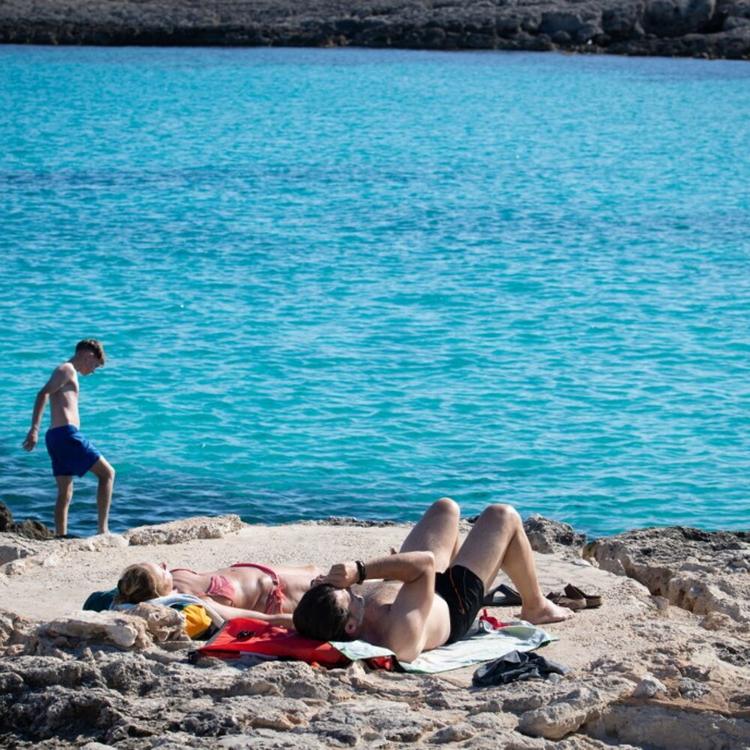 Di quanto sole abbiamo bisogno per la vitamina D? Benefici, rischi e regole