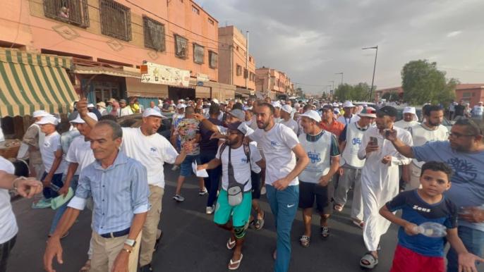 بالصور.. عشرات المتعاطفين والمناضلين يرافقون حنيش في حملته الانتخابية بالعزوزية