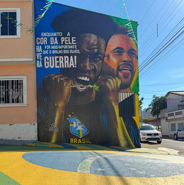 Antes da estreia da Seleção Brasileira, Neymar ganha lugar de Virginia em mural com Vini Jr. que virou ‘ponto turístico’ em MG