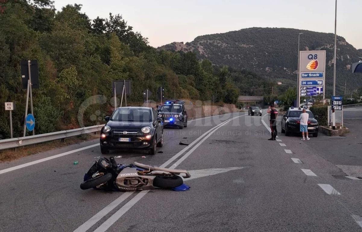 Incidente sulla Bussentina a Caselle in Pittari: coinvolti tre veicoli, ferito centauro