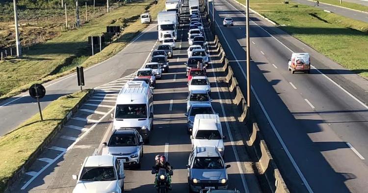 Justiça condena ANTT a pagar indenização milionária por congestionamentos na BR-101 entre Balneário Camboriú e Penha