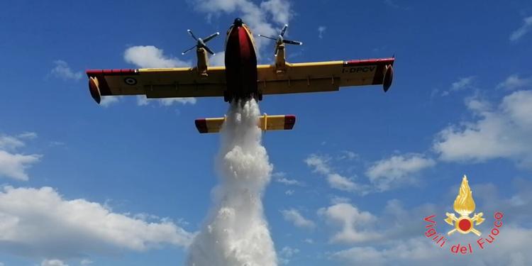 Emergenza incendi, Barbagallo (Pd): "Base operativa permanente dei Canadair in Sicilia". L'appello al presidente Schifani