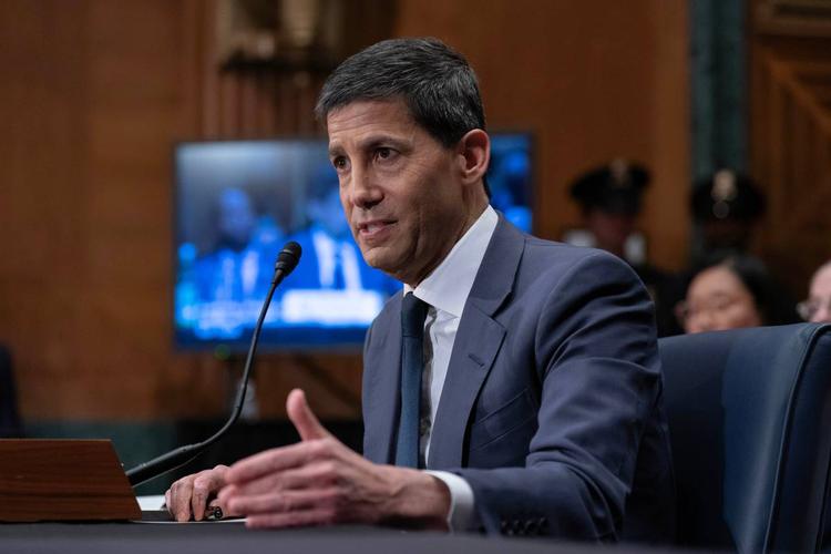 Fed, si è insediato il presidente Warsh. Ora eredita da Powell la sfida dei tassi