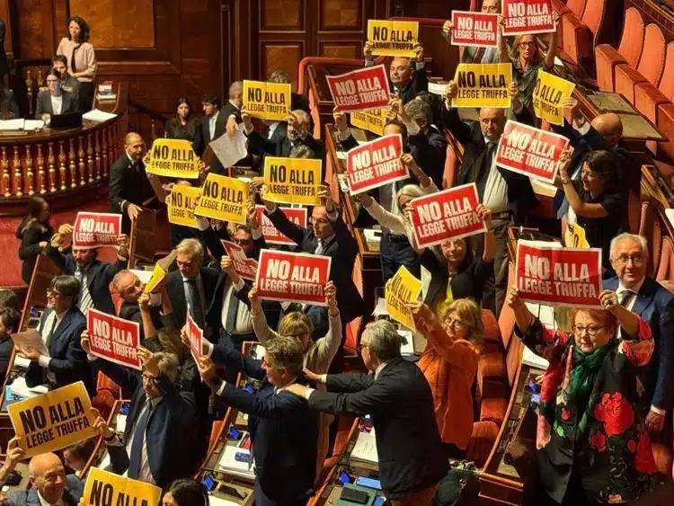 Legge elettorale, il Senato approva la riforma con 113 sì: premio al 42%, preferenze e ritorno alla Camera