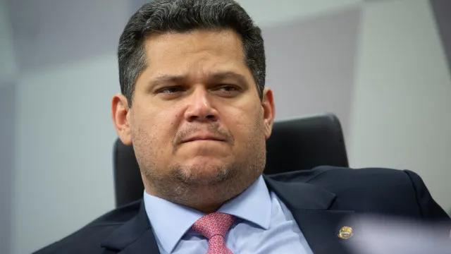 Dosimetria: Alcolumbre promulga lei que beneficia condenados pelo 8/1