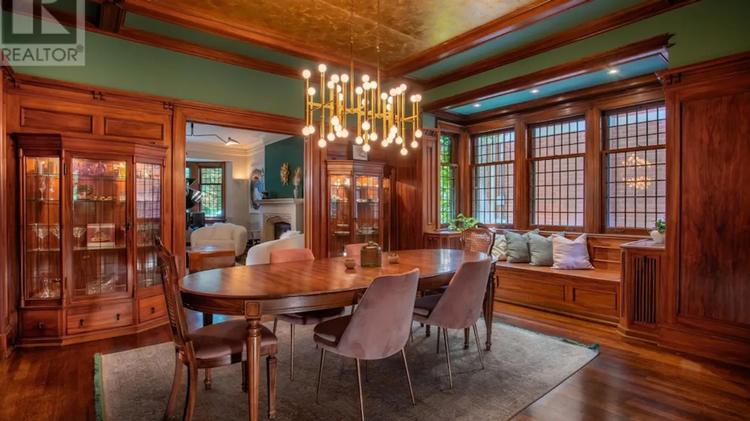 Sprawling High Park Estate Comes With Decked-Out Garage 'Lounge'