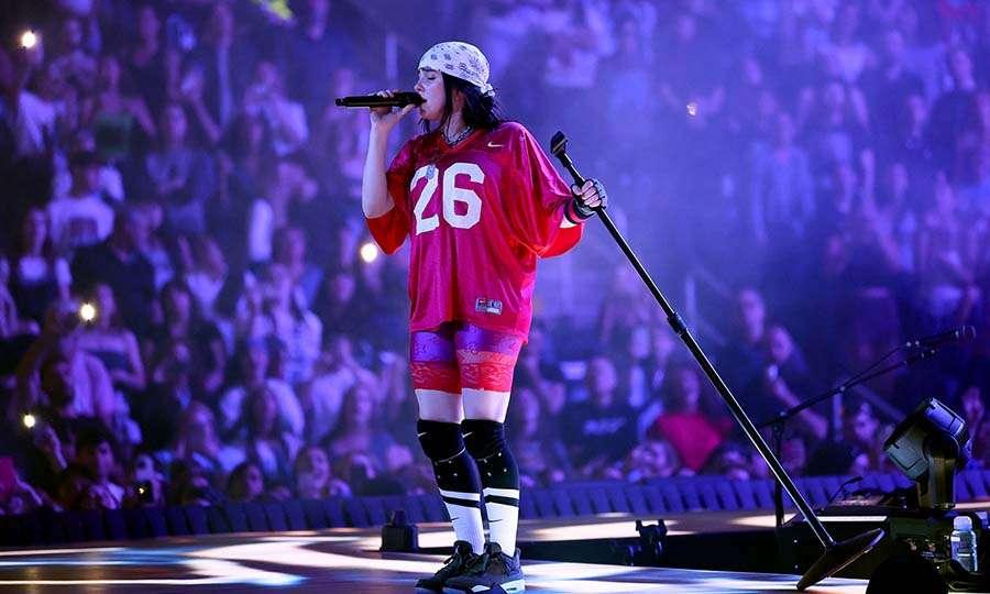 Billie Eilish rompe el debate de los celulares en conciertos con una defensa inesperada