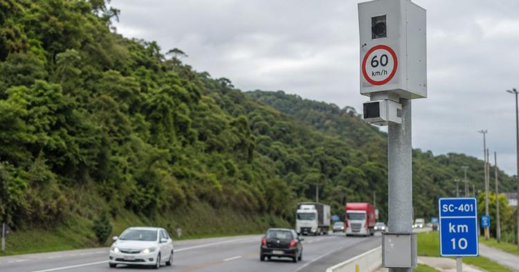 Jorginho Mello manda suspender contrato de R$ 116 milhões para instalação de radares em rodovias estaduais