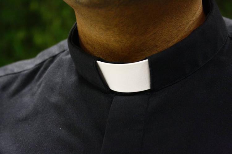 Mancano i sacerdoti, il vescovo affida le parrocchie a donne e laici