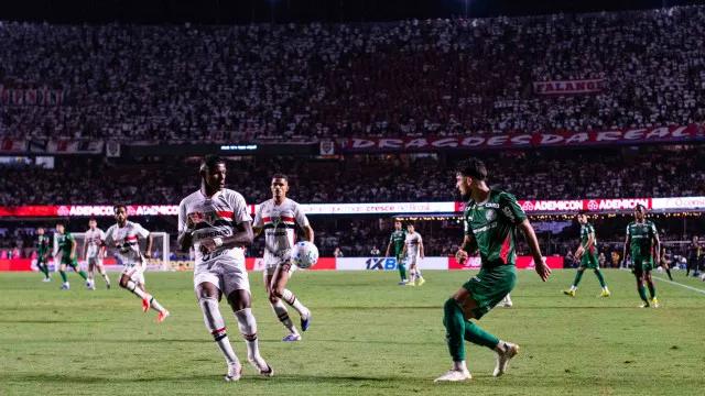 Palmeiras e São Paulo se encaram com atenção dividida entre Brasileirão e torneios continentais