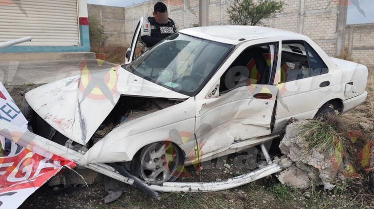 Impactante choque de dos autos por enorme charco en Libramiento Oriente deja cuantiosos daños