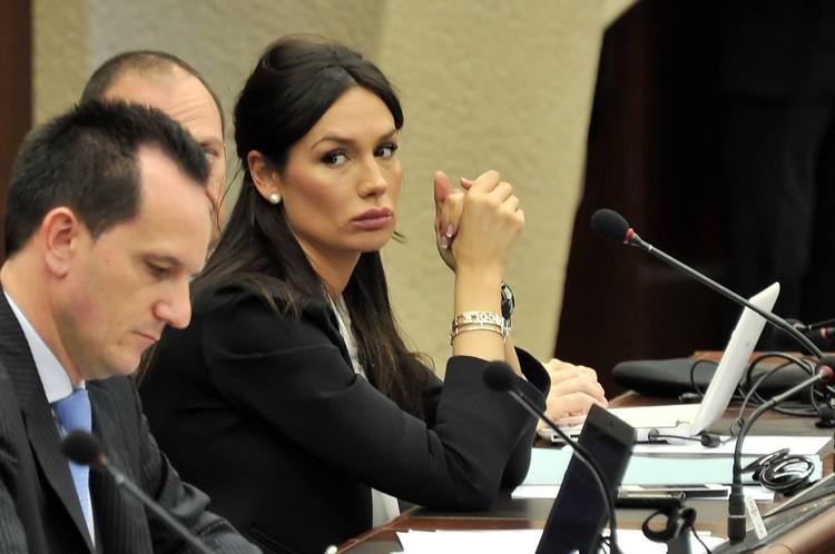 La Pg dice basta: "La grazia alla Minetti resta". Salta la tesi del Fatto su adozione e festini hard