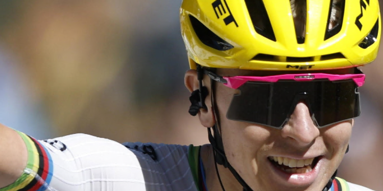 Pogacar-show, conquista la terza tappa e si prende la maglia gialla al Tour de France