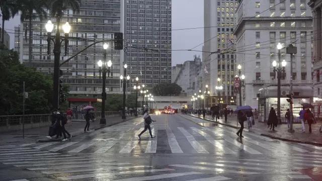 Semana em São Paulo deve ter calor, chuva forte e queda brusca de temperatura
