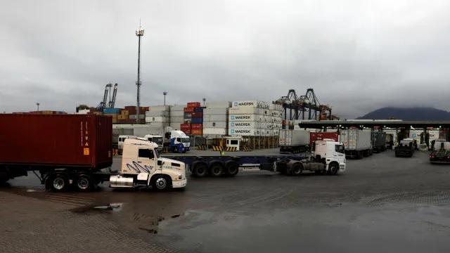 Com aperto da fiscalização em Santos, tráfico liderado por PCC e CV migra para portos regionais