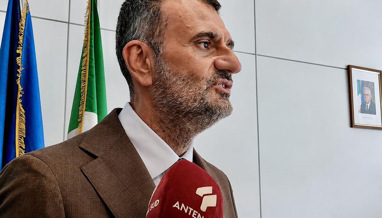 Scontro sull’ex Ilva, Decaro attacca i commissari