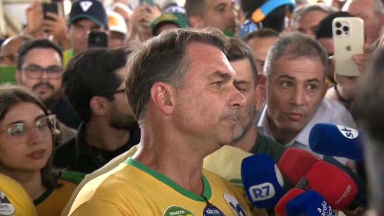 Flávio Bolsonaro diz que STF tem que deixar de ser 'delegacia' e que ministros atuam como 'agentes políticos do Lula'