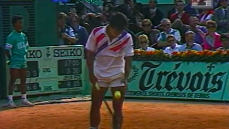 Fa una cosa mai vista al Roland Garros e sbatte fuori il numero 1