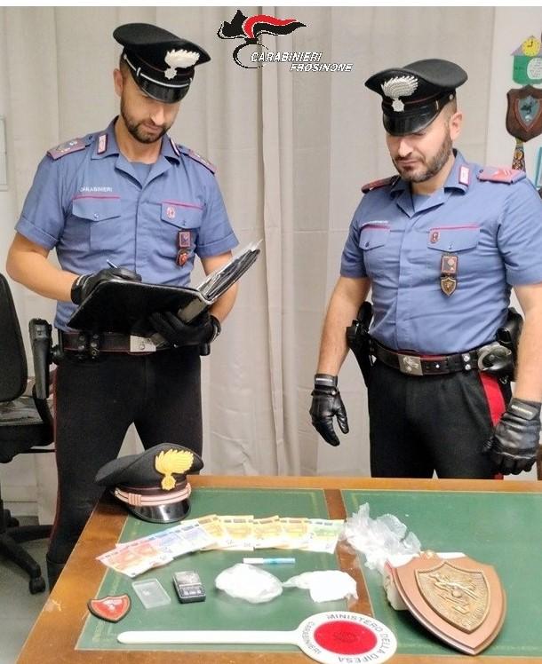 Ferentino – Si riuniscono in casa per fare uso di crack ma uno di loro è ai domiciliari