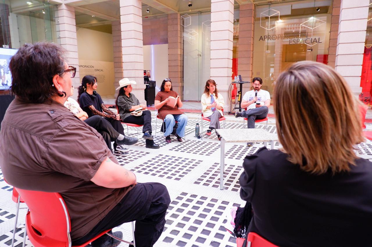 Presentan en Casa Chihuahua el libro “Escenas Locales de Arte en Latinoamérica” &nbsp;