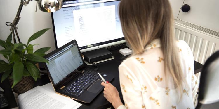 La chat: una “rete” tra luci e ombre. Emozioni ma anche la connessione che diventa dipendenza