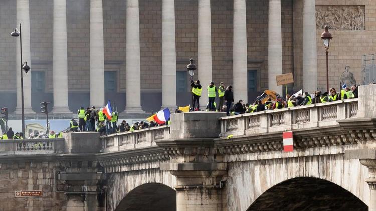 France : vers un retour des "gilets jaunes" le 17 octobre ?