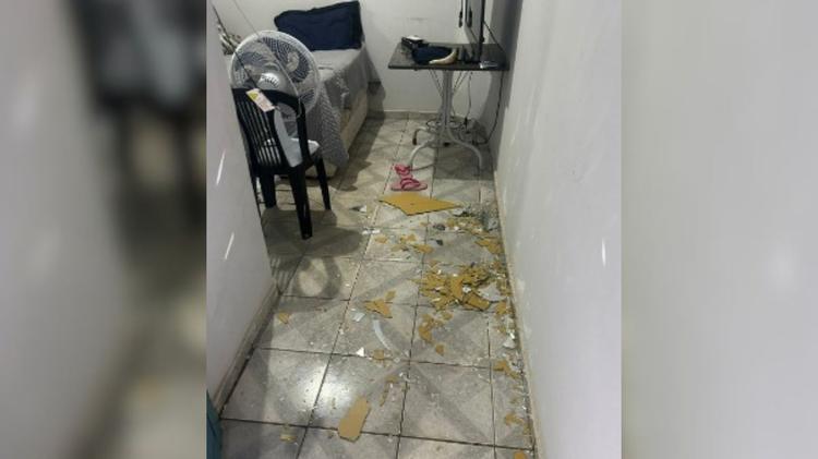 Familiar segura mulher e homem agride a ex em Uberaba