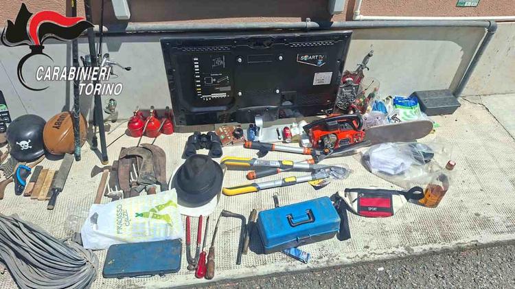 arrestati a Chiaverano dopo un furto ad Andrate