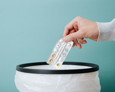 Come smaltire correttamente farmaci scaduti e integratori