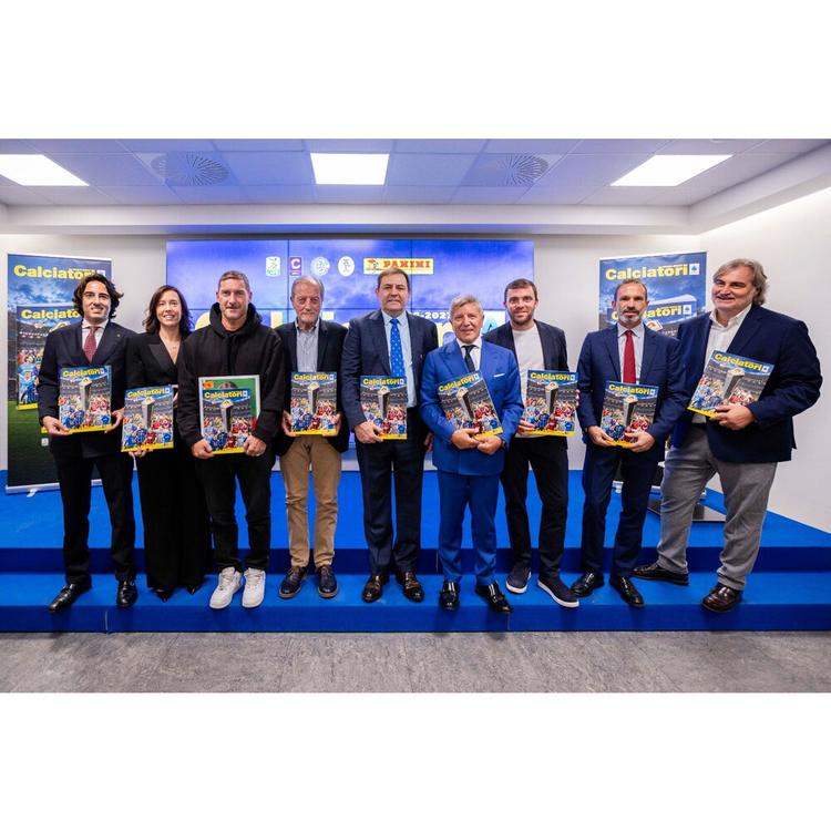 Ritorna l'album dei Calciatori Panini, 589 figurine tra miti e talenti