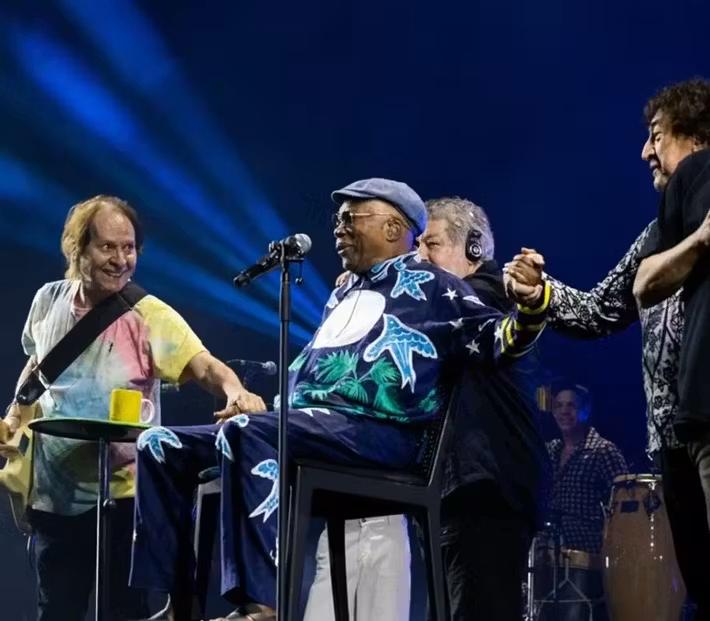 Milton Nascimento tem alta médica após tratar pneumonia