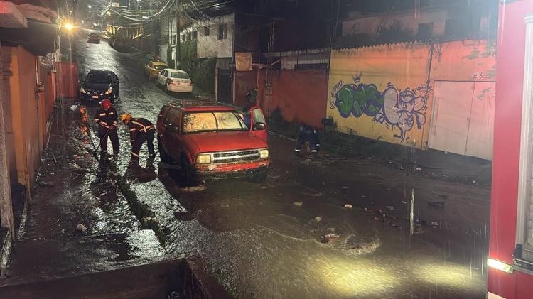 Fuertes lluvias provocan estragos en ocho municipios de Morelos; reportan desbordamiento de ríos y caída de árboles