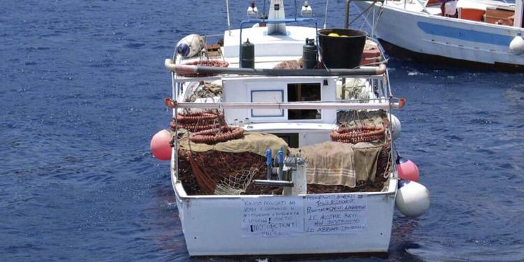 Caro carburanti, giorno 22 tocca ai pescatori. Stretto di Messina “invaso” da un centinaio di barche