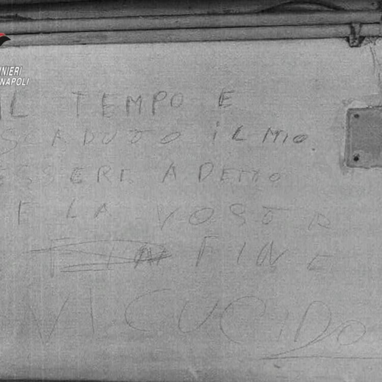"Vi uccido, il tempo è scaduto": devasta la casa dell'ex moglie e minaccia i figli