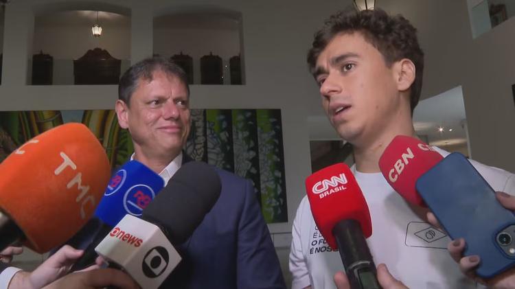 Ao lado de Nikolas Ferreira, Tarcísio diz que vai 'mergulhar de cabeça' na campanha de Flávio Bolsonaro em SP